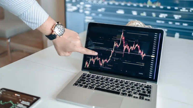Fold Before the Floor Drops: Mastering the Rapid Exit Strategy That Protects Professional Crypto Bettors